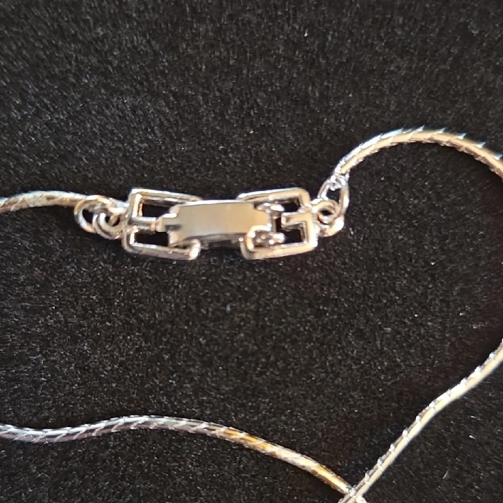 Givenchy 4G Crystal & Silver Pendant - Picture 9 of 10